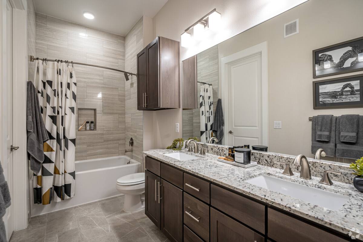 Apartment for rent at 2770 Summer St #27SLH2, Houston, TX 77007