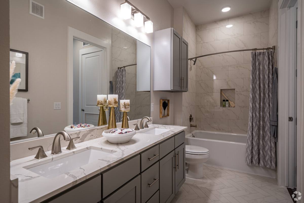 Apartment for rent at 2770 Summer St #27SLH2, Houston, TX 77007