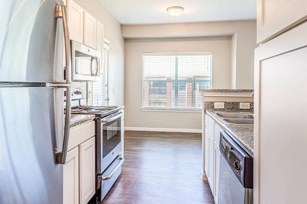 Apartment for rent at 1710 Old Alvin Rd #OBE, Pearland, TX 77581