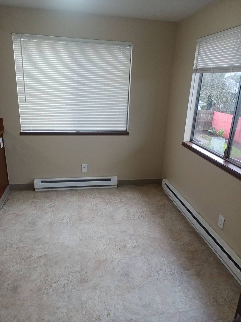 Apartment for rent at 128-152 Idylwood Dr SE, Salem, OR 97302
