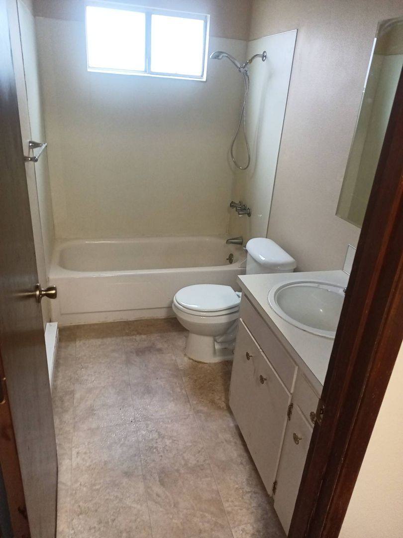 Apartment for rent at 128-152 Idylwood Dr SE, Salem, OR 97302
