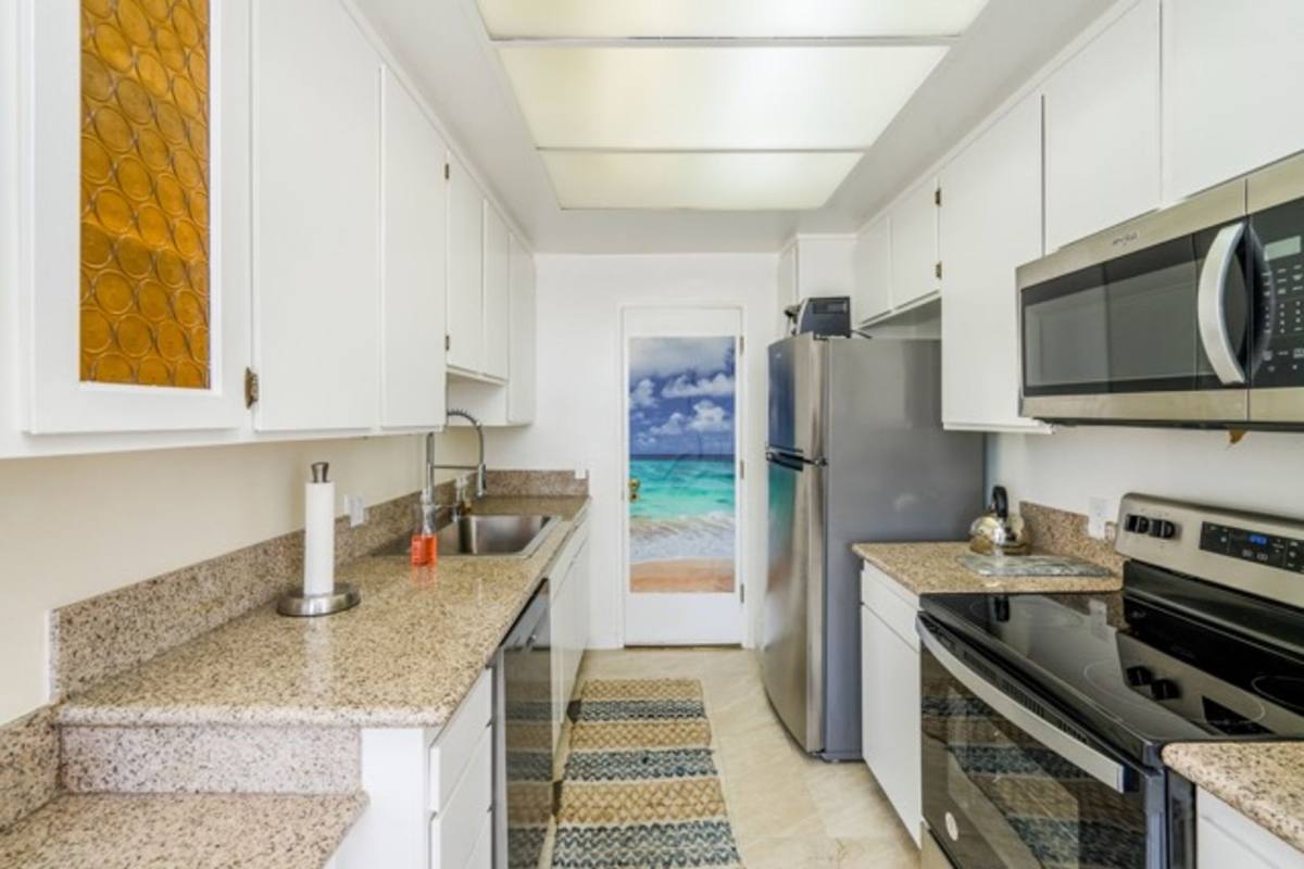 Apartment for rent at 1377 S Beverly Glen Blvd, Los Angeles, CA 90024