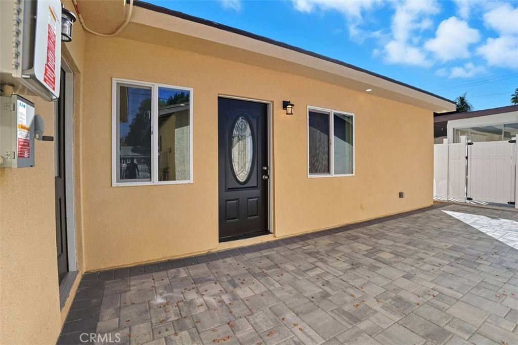 Apartment for rent at 19258 Strathern St, Reseda, CA 91335