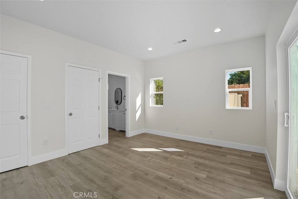 Apartment for rent at 19258 Strathern St, Reseda, CA 91335