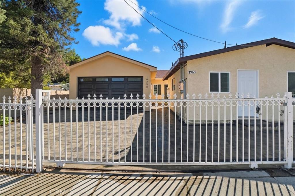 Apartment for rent at 19258 Strathern St, Reseda, CA 91335