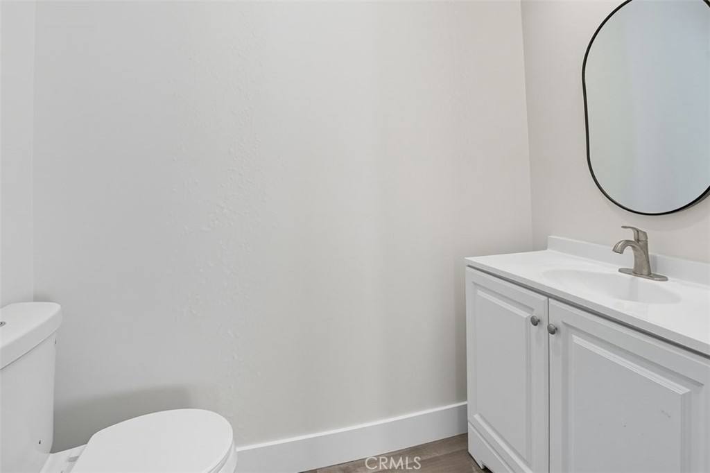 Apartment for rent at 19258 Strathern St, Reseda, CA 91335