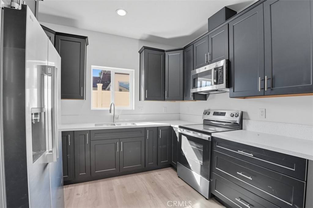 Apartment for rent at 19258 Strathern St, Reseda, CA 91335