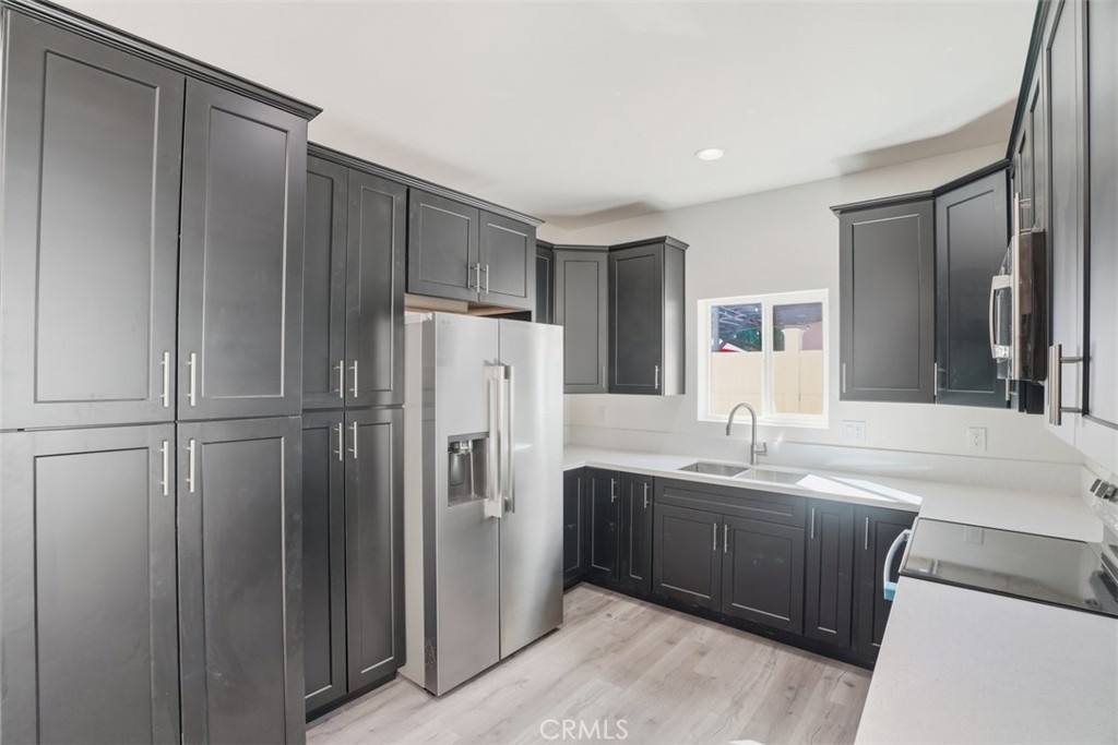 Apartment for rent at 19258 Strathern St, Reseda, CA 91335
