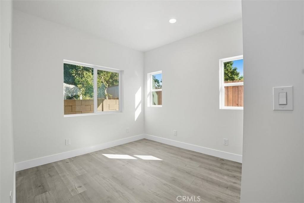 Apartment for rent at 19258 Strathern St, Reseda, CA 91335