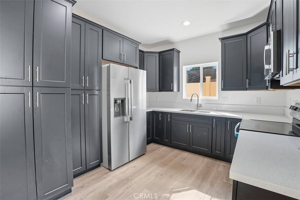 Apartment for rent at 19258 Strathern St, Reseda, CA 91335