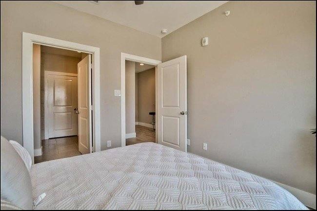 Apartment for rent at 13601 Pinnacle Circle #2102, Euless, TX 76040