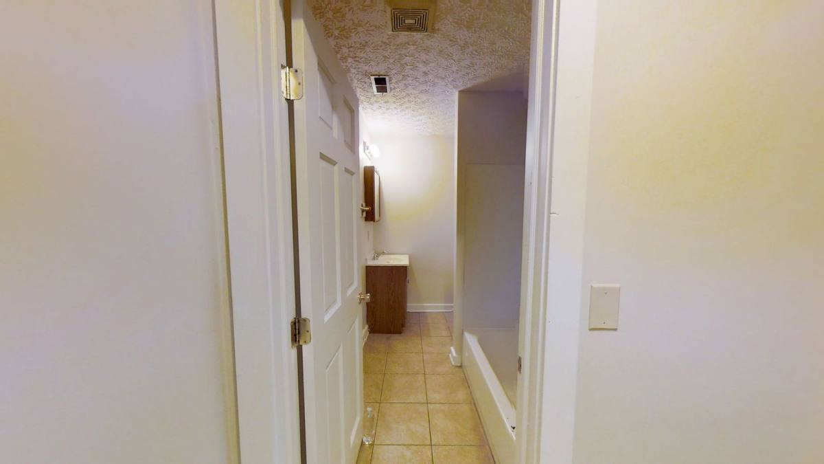 Apartment for rent at 45 1 2 Euclid Ave #C, Columbus, OH 43201