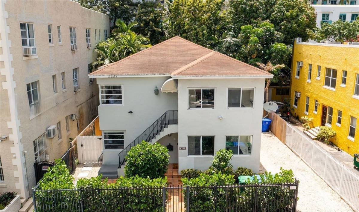 Apartment for rent at 426 NE 26th St #2, Miami, FL 33137