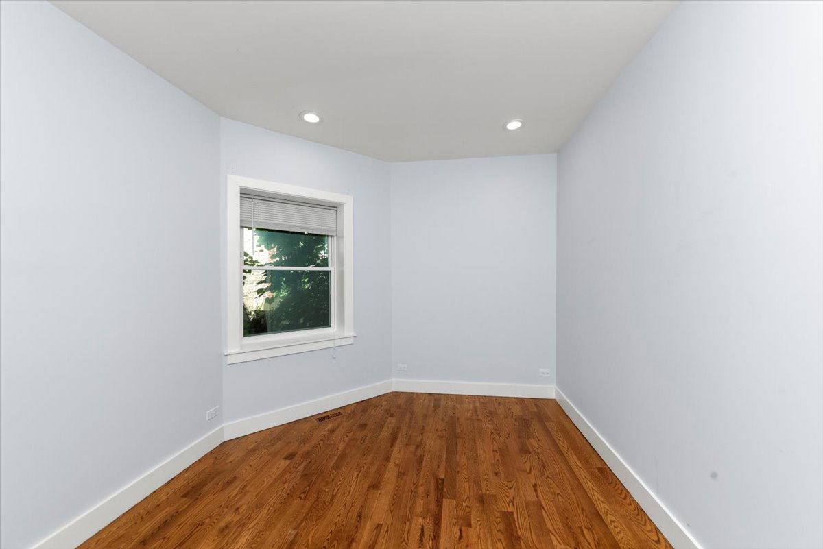 4912 N Washtenaw Ave #1, Chicago, IL 60625 - Apartment for Rent - Image 2