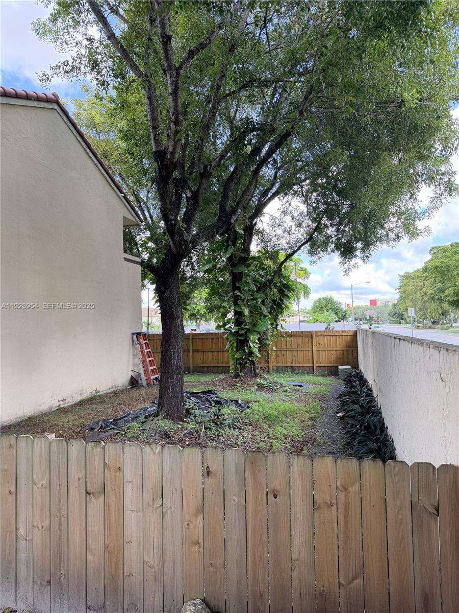 Townhouse for rent at 17982 NW 68th Ave, Hialeah, FL 33015