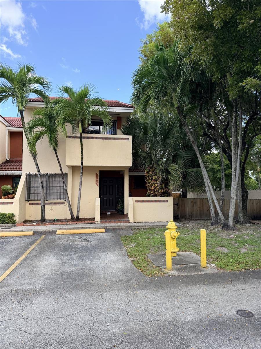 Townhouse for rent at 17982 NW 68th Ave, Hialeah, FL 33015
