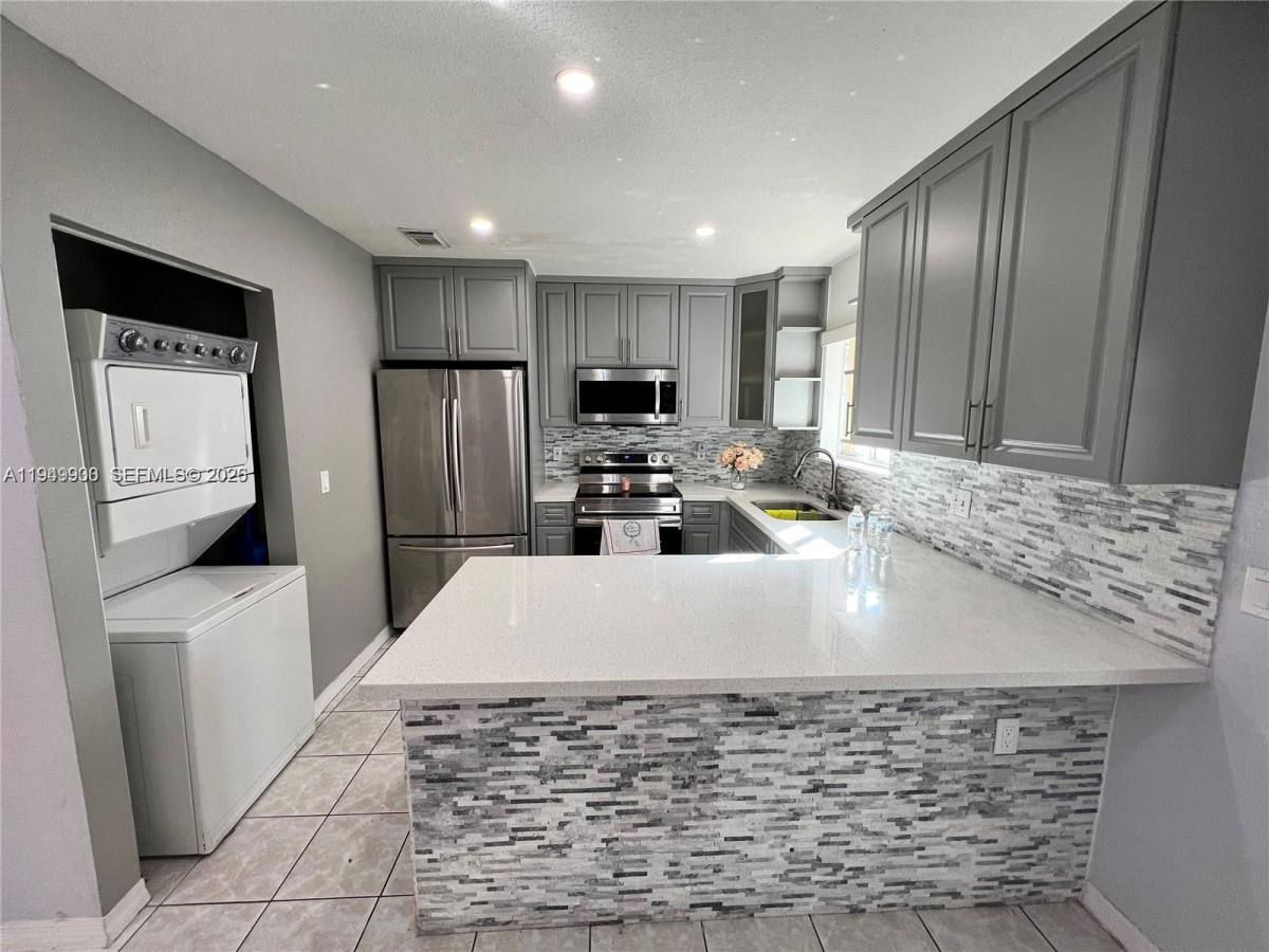 Townhouse for rent at 10644 NW 87th Court #106, Hialeah, FL 33018