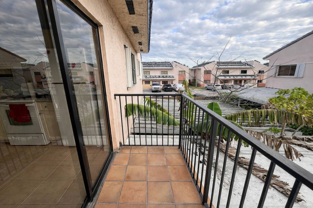 Condo for rent at 2871 W 76th St #201, Hialeah, FL 33018