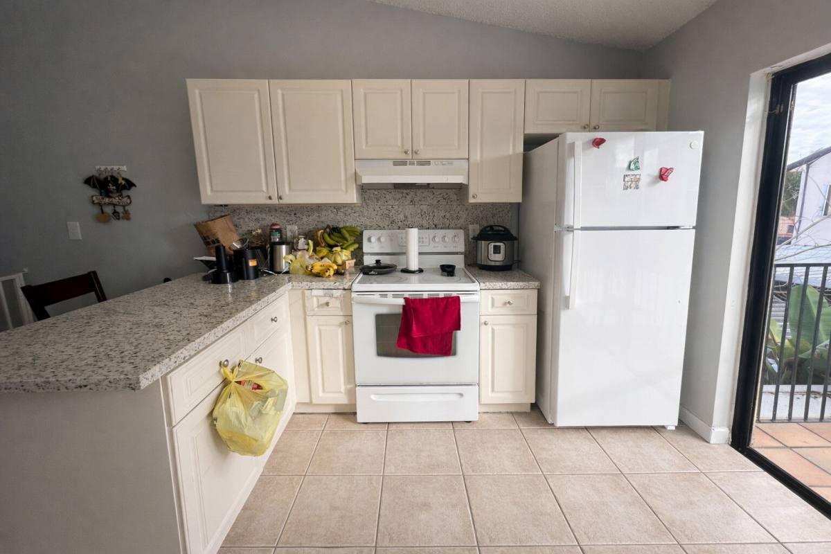 Condo for rent at 2871 W 76th St #201, Hialeah, FL 33018