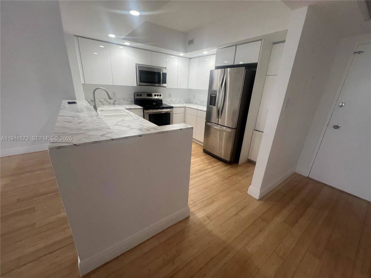 Condo for rent at 5600 Collins Ave #17-T, Miami Beach, FL 33140