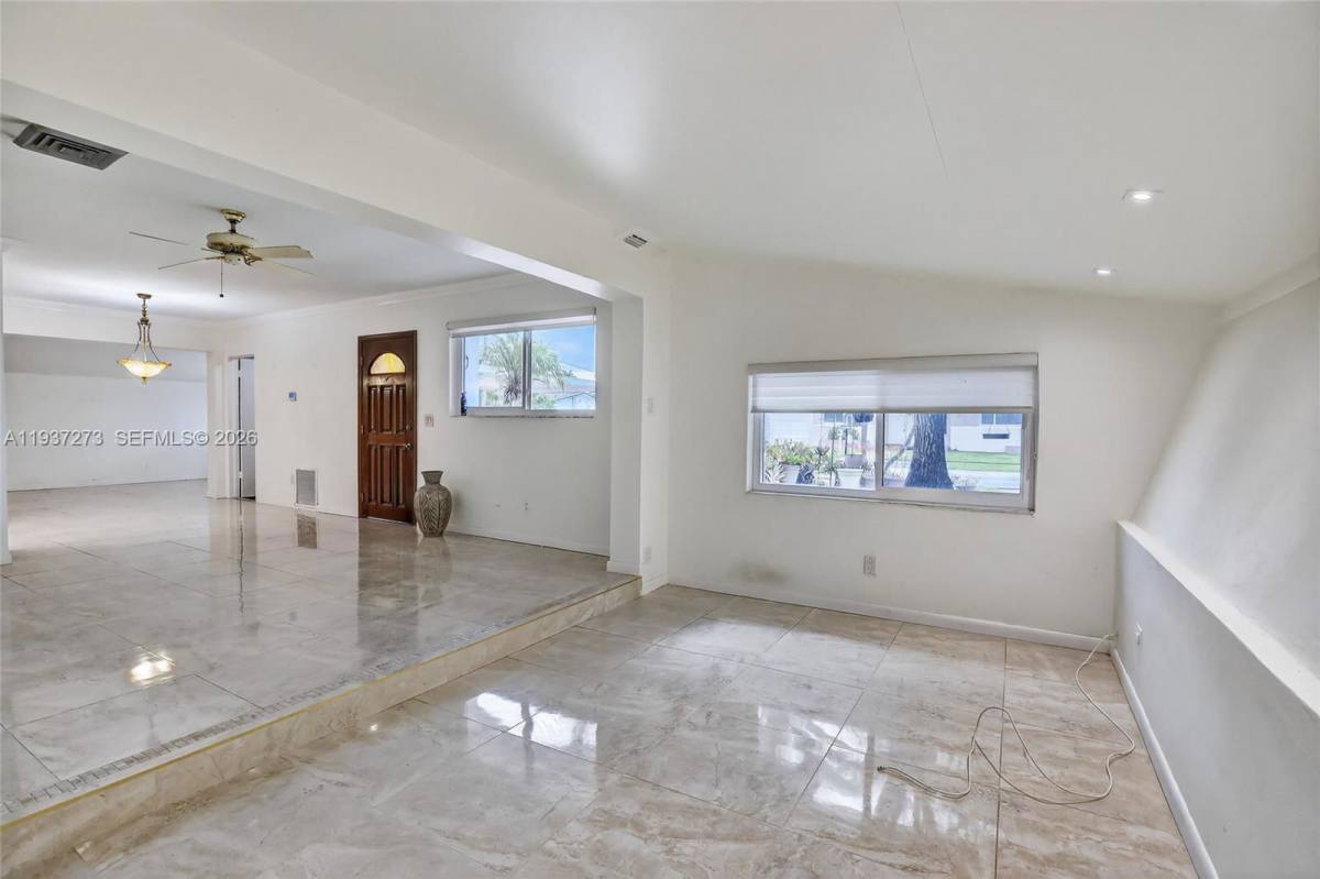 Apartment for rent at 1615 NE 9th St, Fort Lauderdale, FL 33304