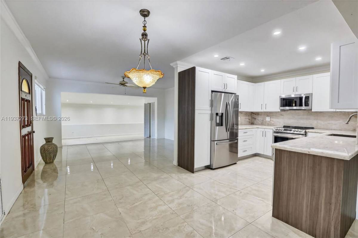 Apartment for rent at 1615 NE 9th St, Fort Lauderdale, FL 33304
