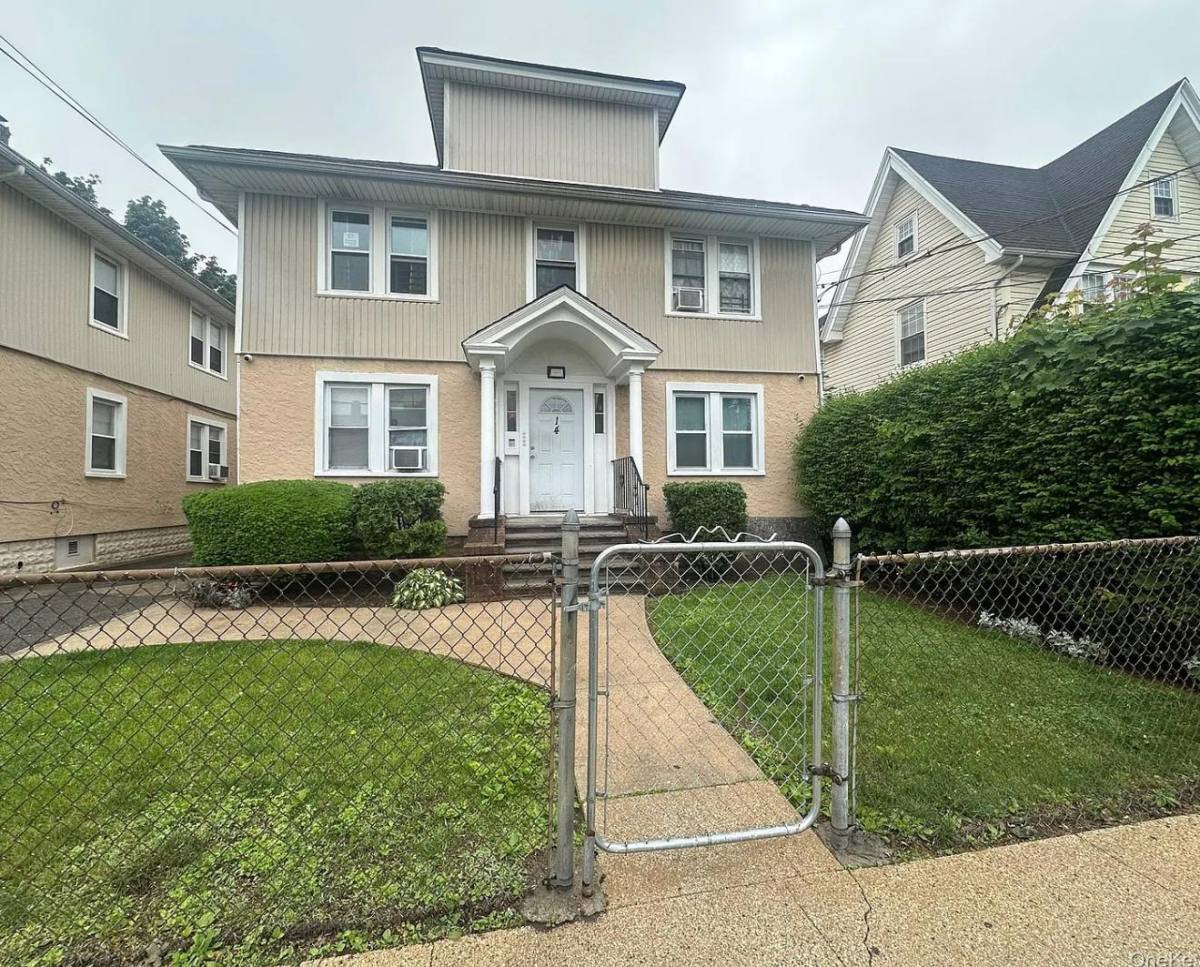 Apartment for rent at 14 Van Cott Ave #4, Hempstead, NY 11550