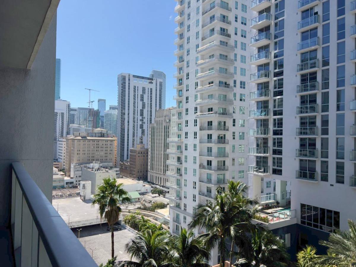 Apartment for rent at 253 NE 2nd St #VIZCAYNE Condo 1504, Miami, FL 33132