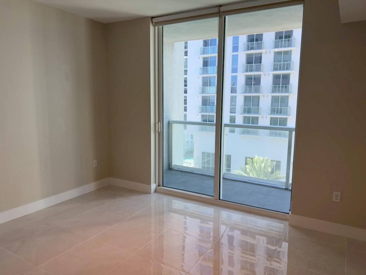Apartment for rent at 253 NE 2nd St #VIZCAYNE Condo 1504, Miami, FL 33132