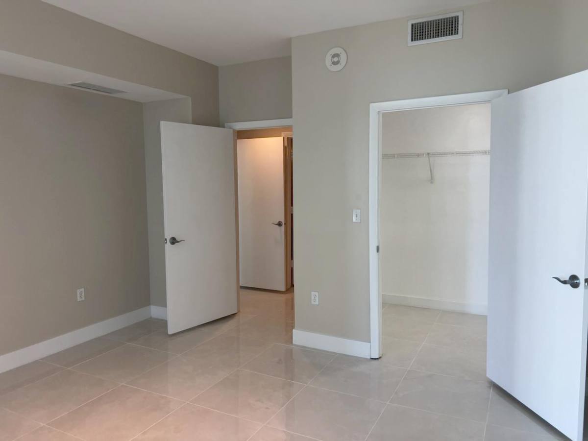 Apartment for rent at 253 NE 2nd St #VIZCAYNE Condo 1504, Miami, FL 33132