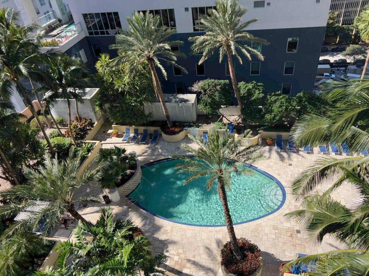 Apartment for rent at 253 NE 2nd St #VIZCAYNE Condo 1504, Miami, FL 33132