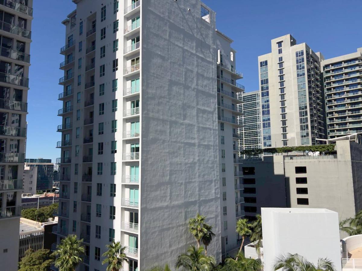 Apartment for rent at 253 NE 2nd St #VIZCAYNE Condo 1504, Miami, FL 33132