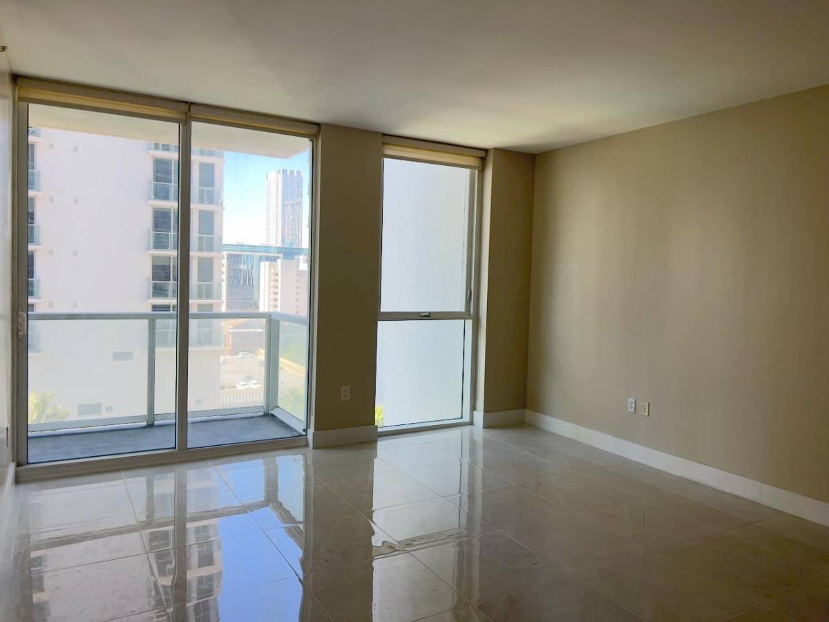 Apartment for rent at 253 NE 2nd St #VIZCAYNE Condo 1504, Miami, FL 33132