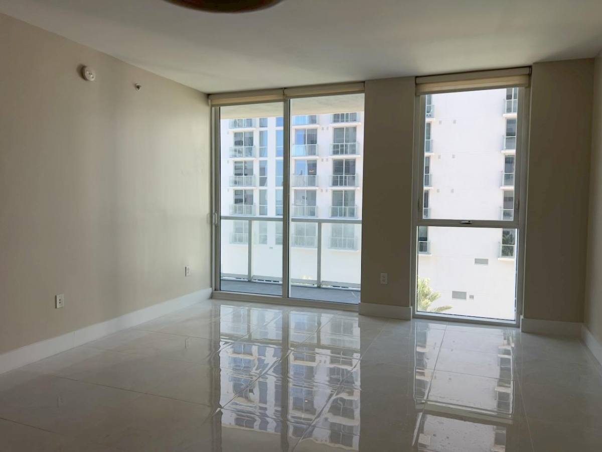 Apartment for rent at 253 NE 2nd St #VIZCAYNE Condo 1504, Miami, FL 33132
