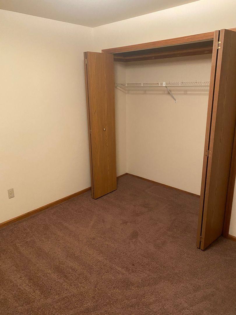 Apartment for rent at 5200 Pointe Dr, East China, MI 48054