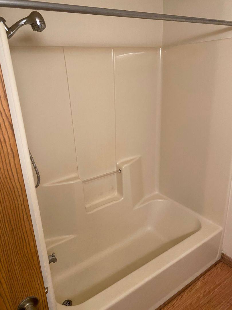 Apartment for rent at 5200 Pointe Dr, East China, MI 48054