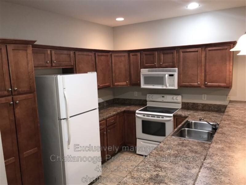Townhouse for rent at 2704 Stone Trace Dr, Chattanooga, TN 37421