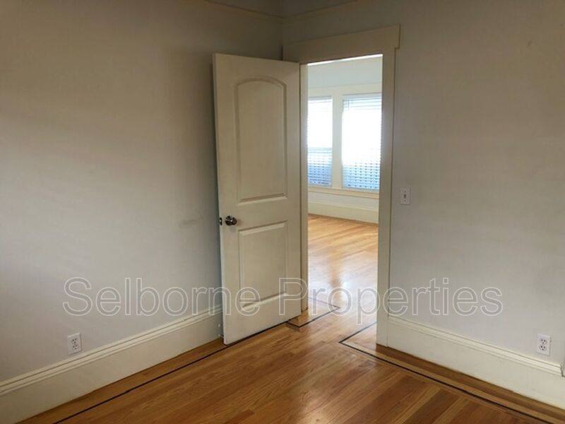 Apartment for rent at 937 International Blvd, Oakland, CA 94606