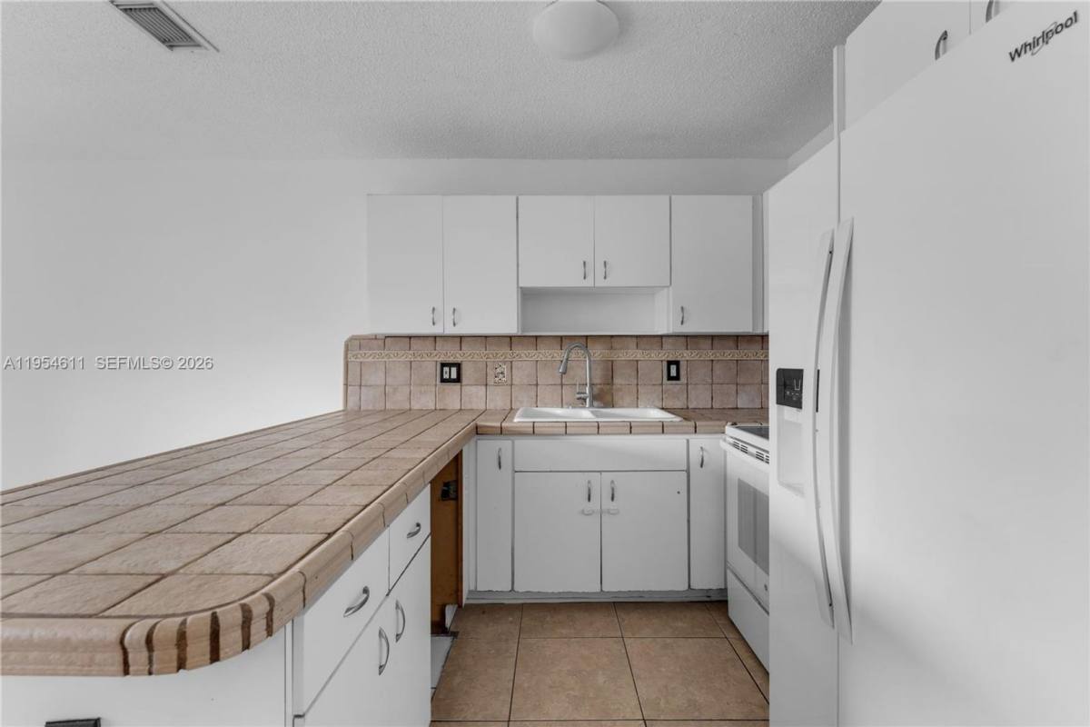 House for rent at 6350 SW 139th Ave, Miami, FL 33183