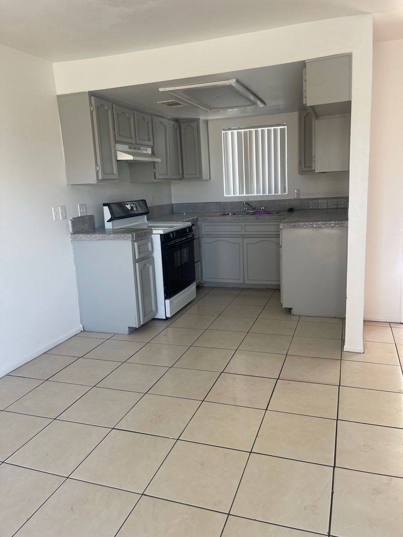 Apartment for rent at 11951 Chamberlaine Way, Adelanto, CA 92301