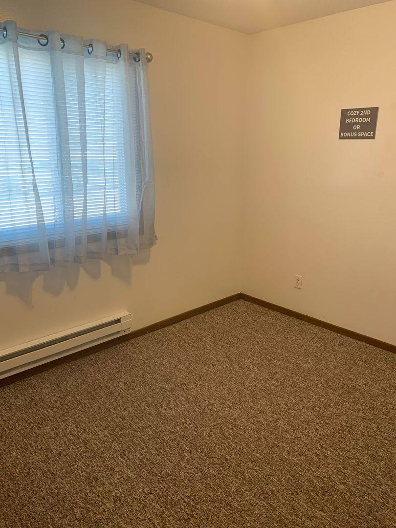 Apartment for rent at 905 N 15th St, Indianola, IA 50125