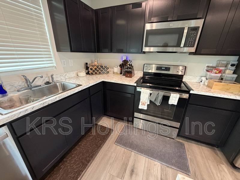 Townhouse for rent at 115 C St, Suffolk, VA 23434