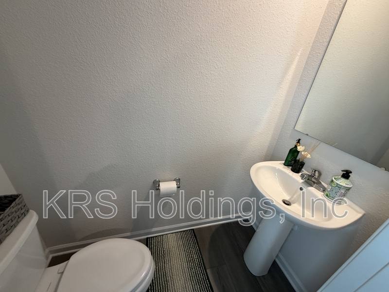 Townhouse for rent at 115 C St, Suffolk, VA 23434