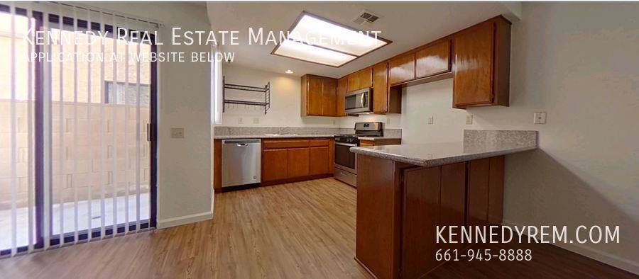 Townhouse for rent at 1757 W Ave J-15 #5, Lancaster, CA 93534