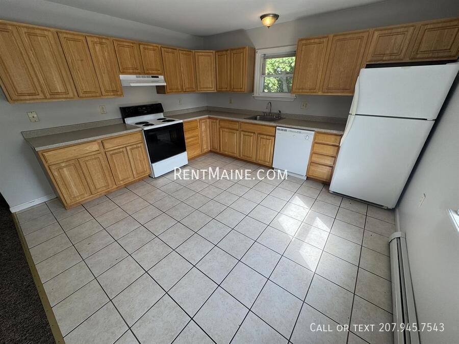 Apartment for rent at 1833 Hammond St #5, Bangor, ME 04401