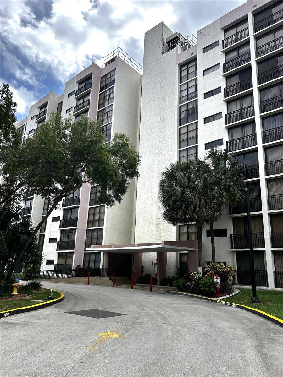 Apartment for rent at 16909 N Bay Rd #103, North Miami Beach, FL 33160
