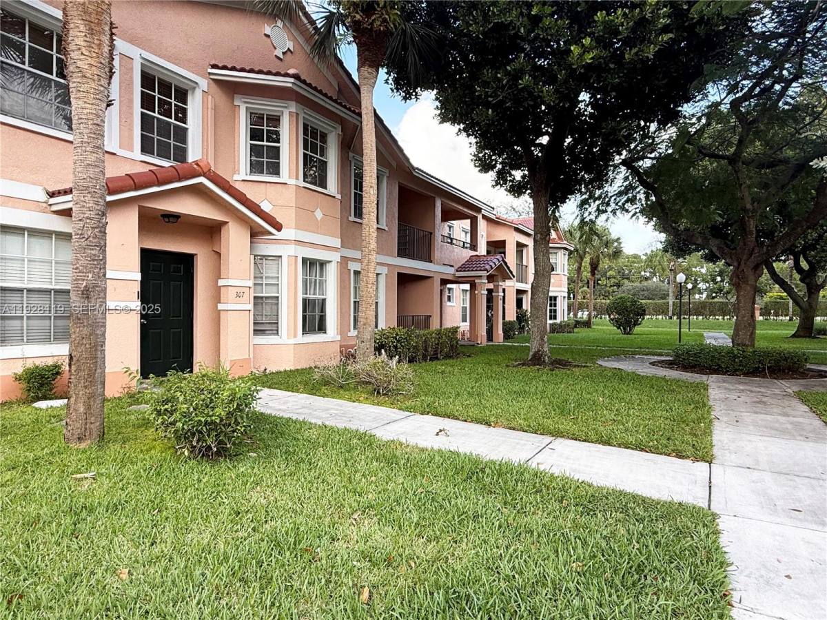 Apartment for rent at 308 Belmont Lane #308, Pompano Beach, FL 33068