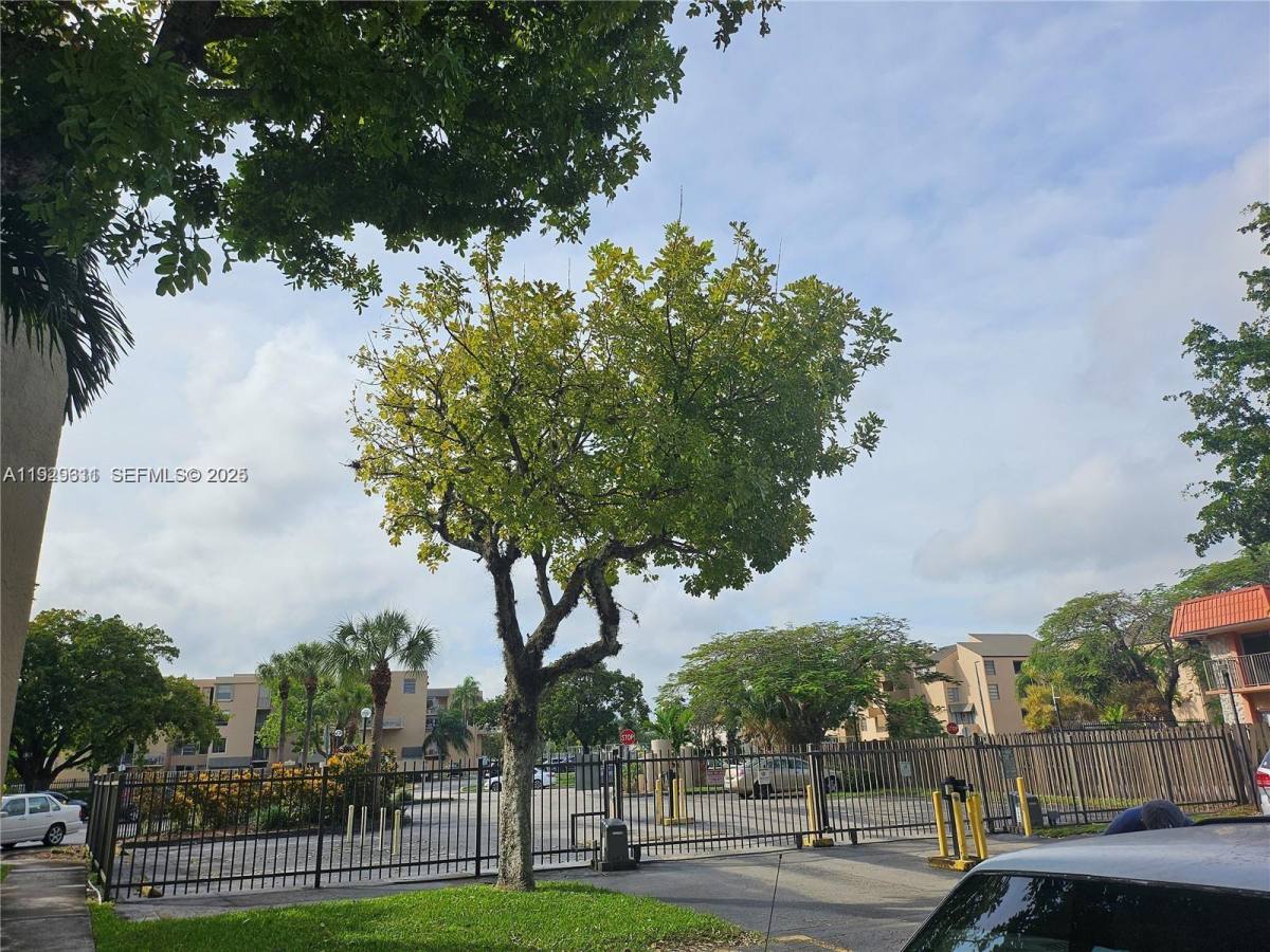 Apartment for rent at 10641 SW 108th Ave #106411H, Miami, FL 33176