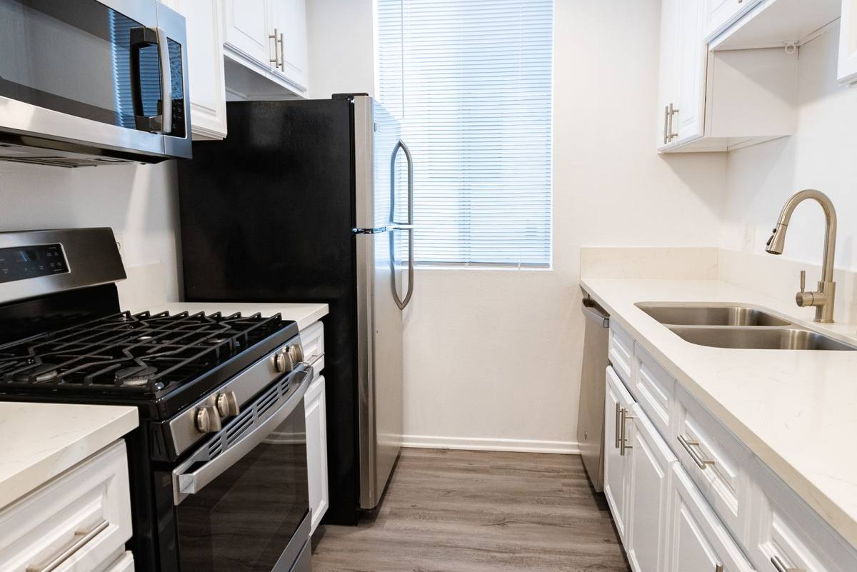 Apartment for rent at 132 S Clark Dr, Los Angeles, CA 90048