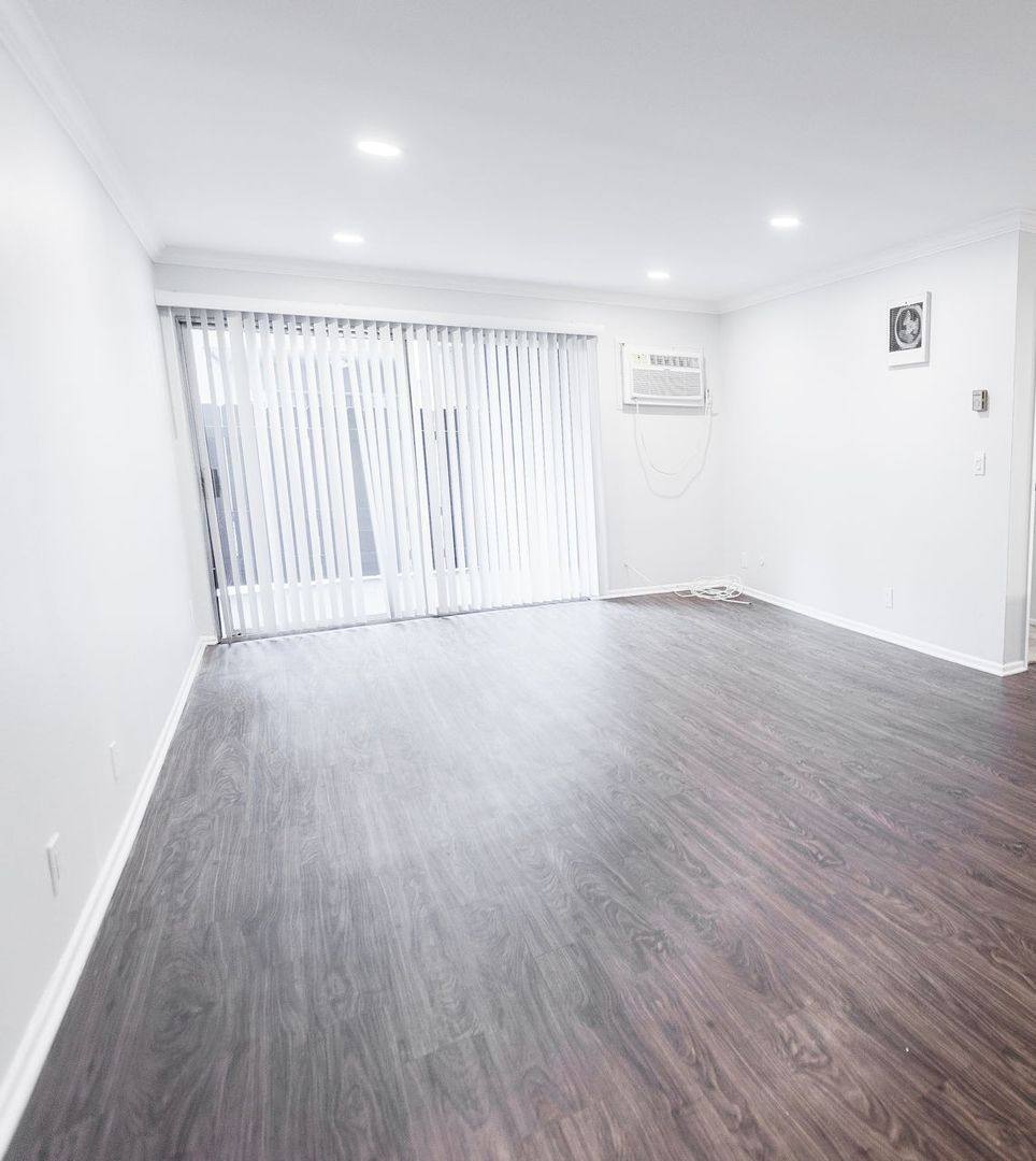 Apartment for rent at 132 S Clark Dr, Los Angeles, CA 90048